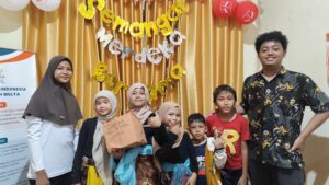 penyeharan hadiah oleh panitia